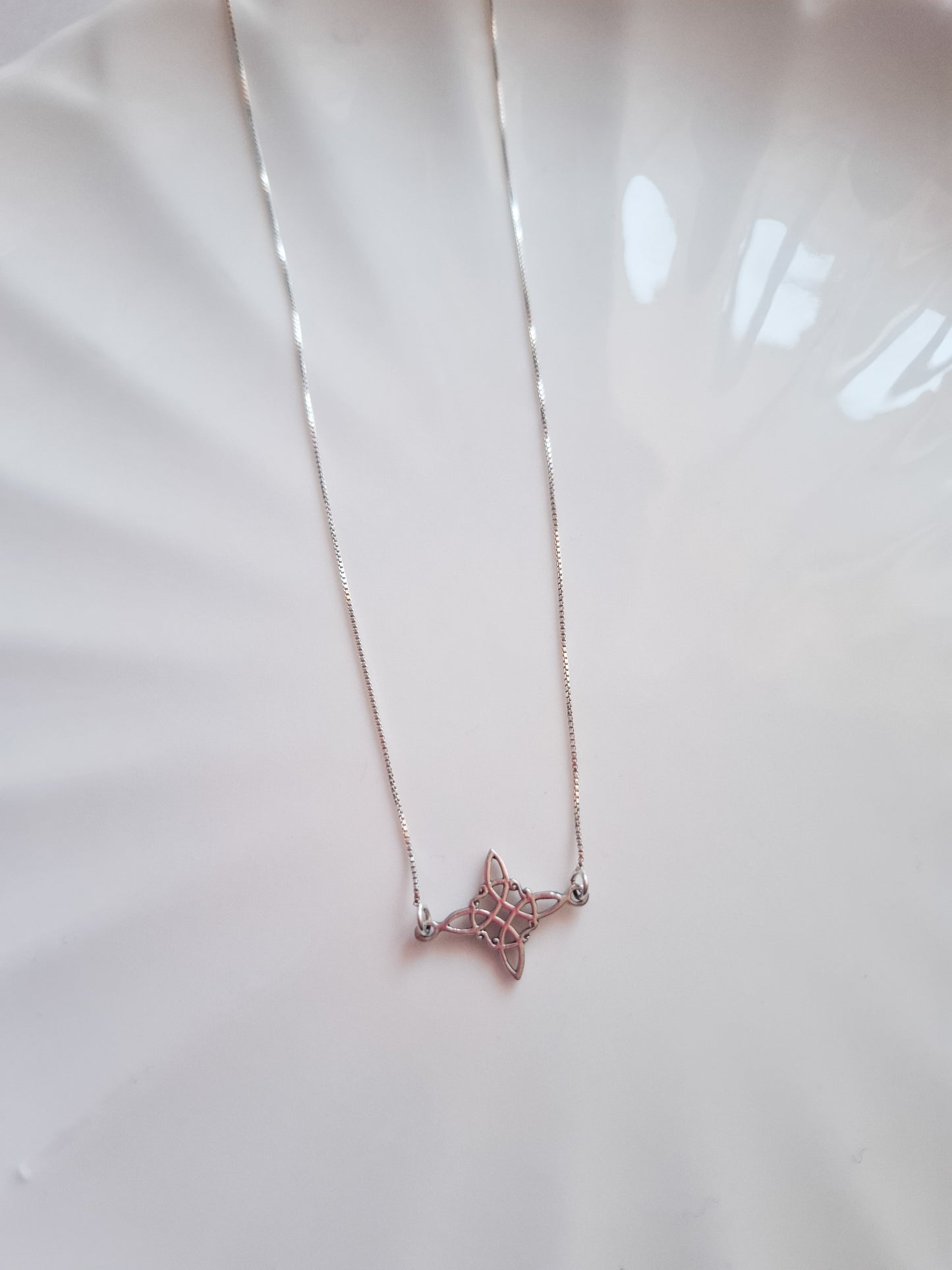 COLLAR NUDO DE BRUJAS