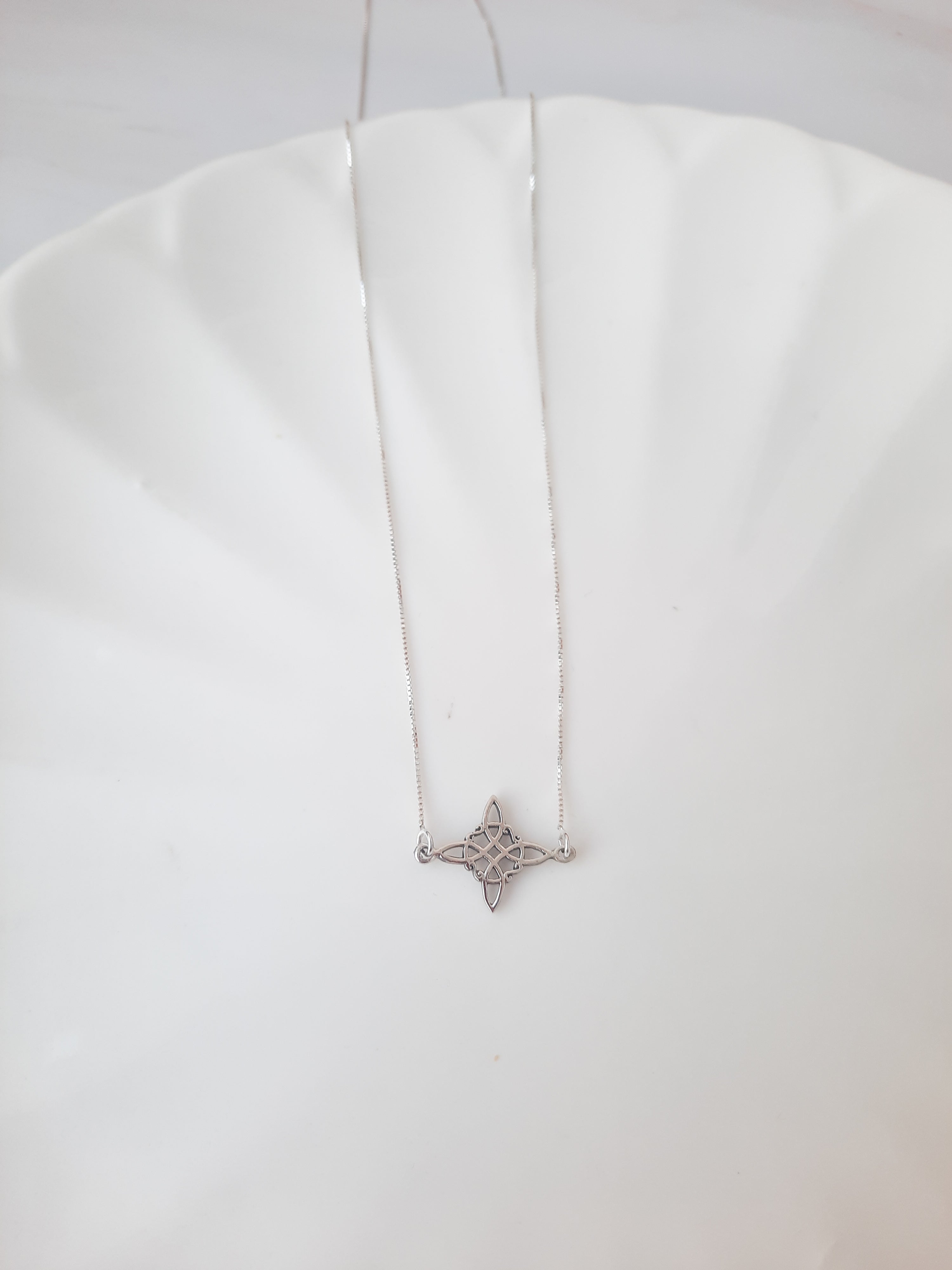 COLLAR NUDO DE BRUJAS