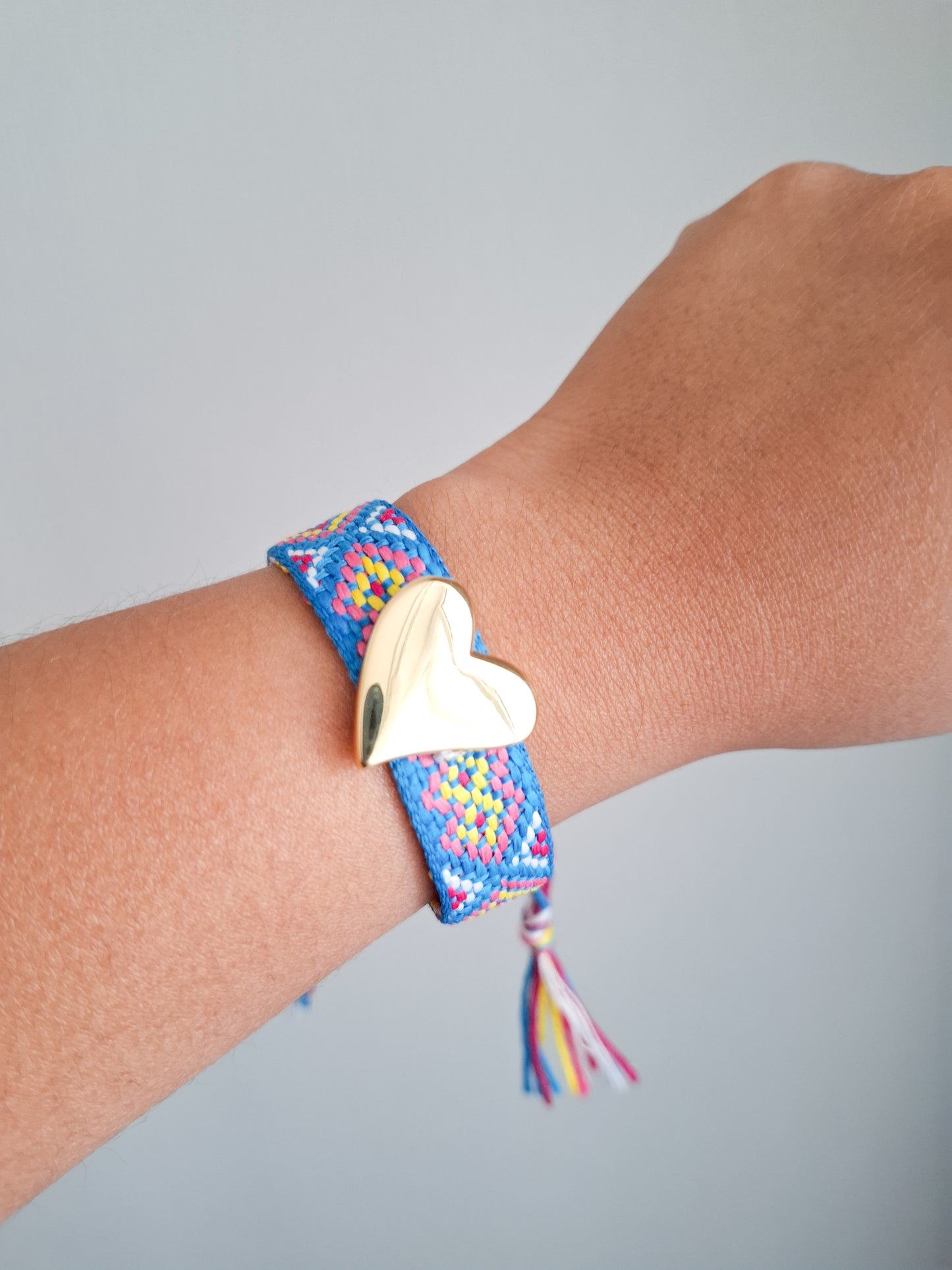 PULSERA TEJIDA CORAZON