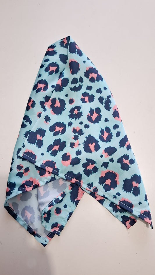 PAÑUELO PRINT CELESTE