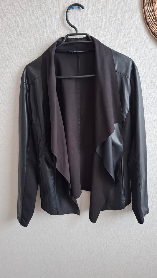 CHAQUETA NEGRA ♻️